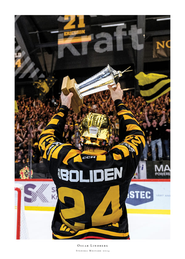 Poster Oscar Lindberg Med Pokalen Skellefteå AIK