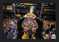 Skellefteås Jonathan Johnson och Andreas Johnson jublar med pokalen efter final fem i SHL -7