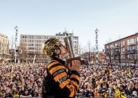 Skellefteås Axel Sandin Pellikka under guldhyllningar av Skellefteå efter SM-guldet-3