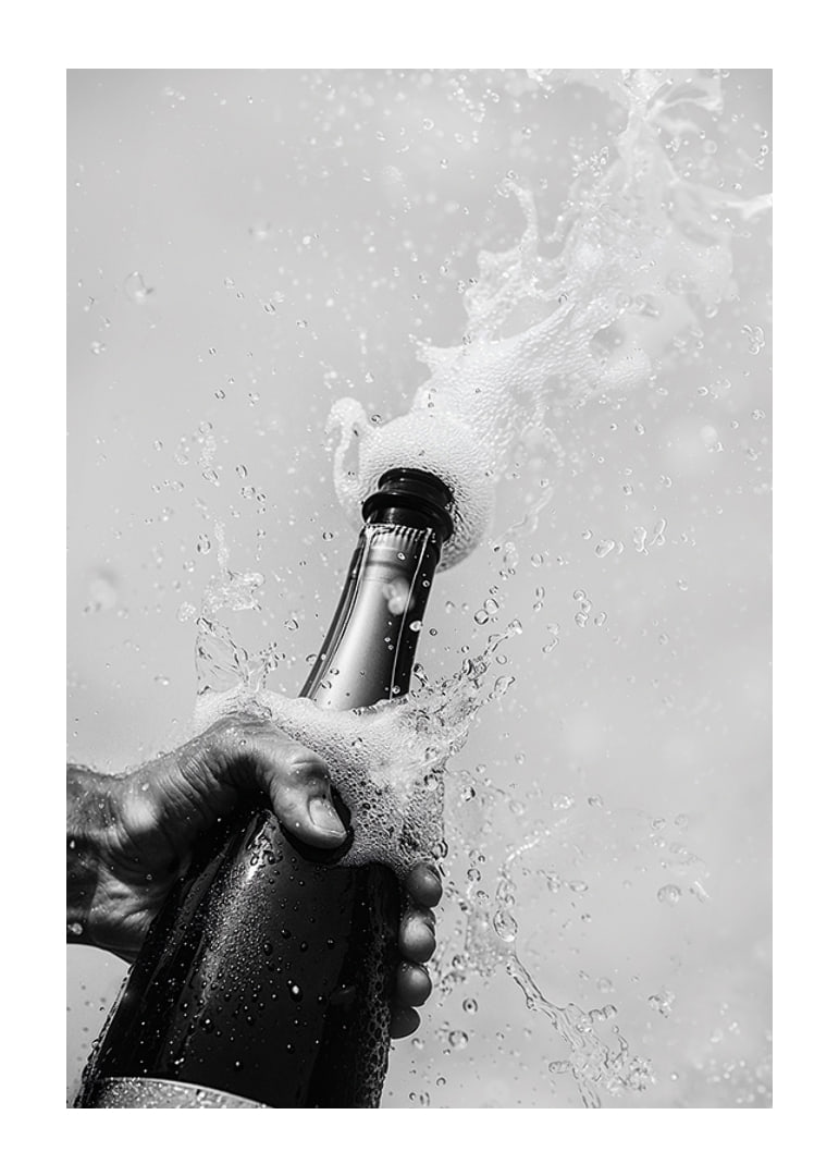 Schwarz-weißes Poster mit einem Foto einer gerade geöffneten Champagnerflasche-12