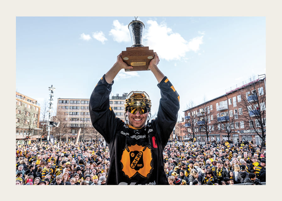 Skellefteås Pär Lindholm under guldhyllningar av Skellefteå efter SM-guldet-12