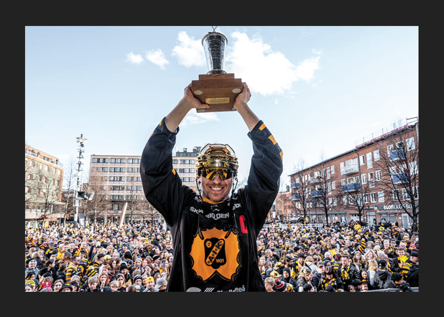 Skellefteås Pär Lindholm under guldhyllningar av Skellefteå efter SM-guldet-12