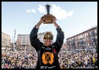 Skellefteås Pär Lindholm under guldhyllningar av Skellefteå efter SM-guldet-2