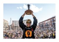 Skellefteås Pär Lindholm under guldhyllningar av Skellefteå efter SM-guldet-1