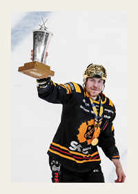 Pär Lindholm jublar med LeMat pokalen-5