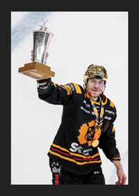 Pär Lindholm jublar med LeMat pokalen-7