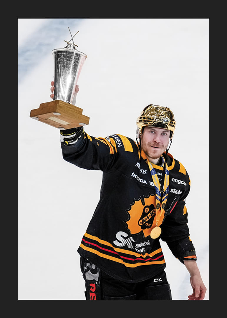 Pär Lindholm jublar med LeMat pokalen-12