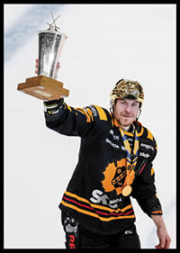 Pär Lindholm jublar med LeMat pokalen-8