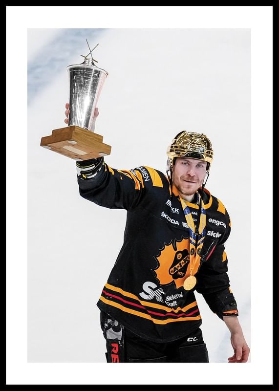 Pär Lindholm jublar med LeMat pokalen-12