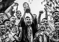 Lionel Messi tähistab koos Argentinaga pärast 2022. aasta maailmameistrivõistluste võitu Kataris-7