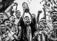 Lionel Messi świętuje z Argentyną zwycięstwo w Pucharze Świata 2022 w Katarze-3