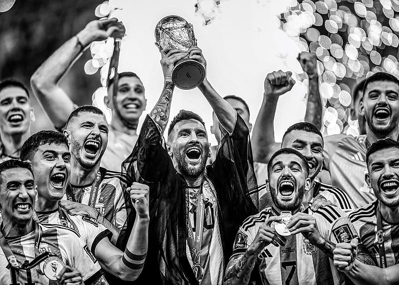 Lionel Messi świętuje z Argentyną zwycięstwo w Pucharze Świata 2022 w Katarze-12