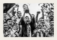 Lionel Messi firar med Argentina efter att ha vunnit fotbolls-VM i Qatar år 2022-3