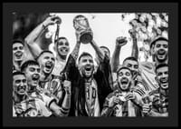 Lionel Messi firar med Argentina efter att ha vunnit fotbolls-VM i Qatar år 2022-4