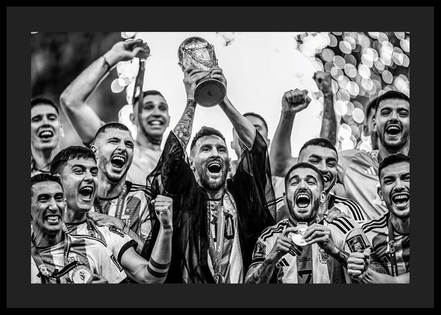 Lionel Messi firar med Argentina efter att ha vunnit fotbolls-VM i Qatar år 2022-12