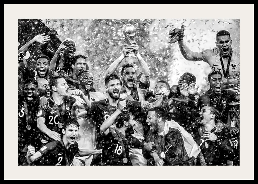 Franska fotbollslaget firar segern i fotbolls-VM i Moskva år 2018-12