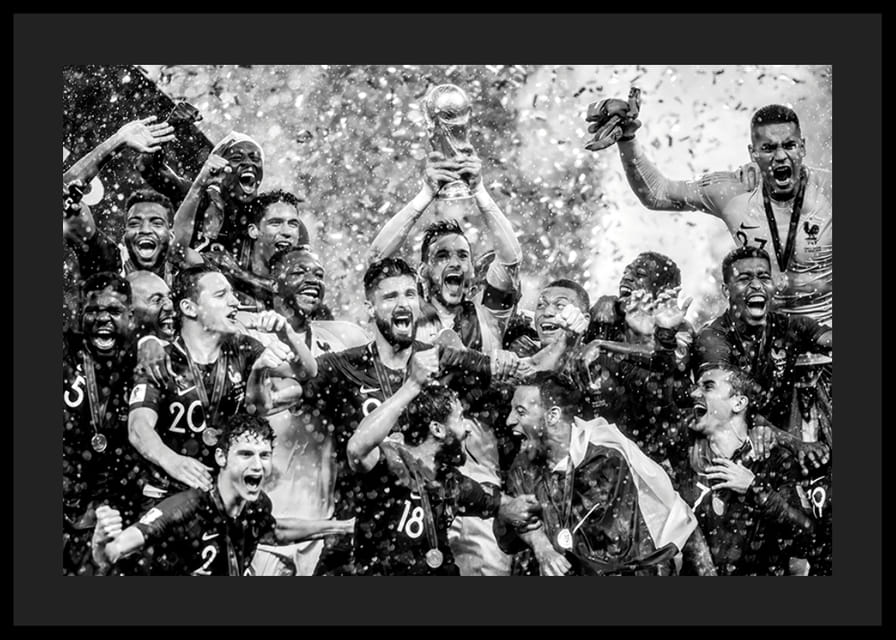 Ranskan jalkapallomaa juhlii voittoa Moskovan MM-kisoissa vuonna 2018-12