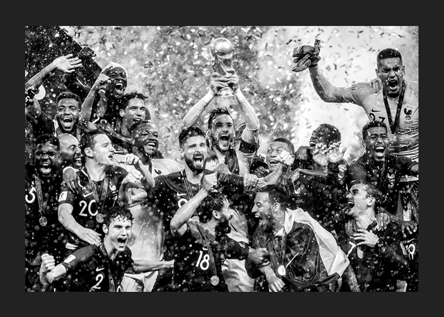 Franska fotbollslaget firar segern i fotbolls-VM i Moskva år 2018-12