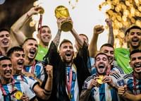 Lionel Messi oslavuje s Argentínou po víťazstve na MS 2022 v Katare-3