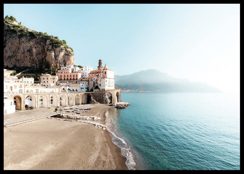 Poster med ett fotografi på en italiensk by på Amalfikusten-12