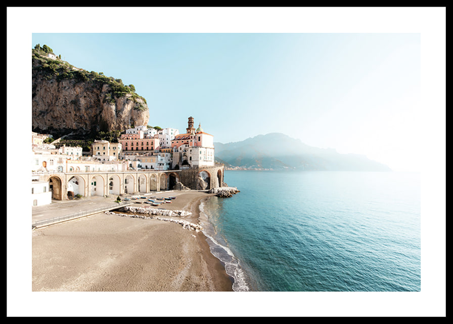 Poster med ett fotografi på en italiensk by på Amalfikusten-12