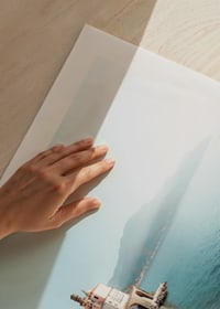 Poster med ett fotografi på en italiensk by på Amalfikusten-9