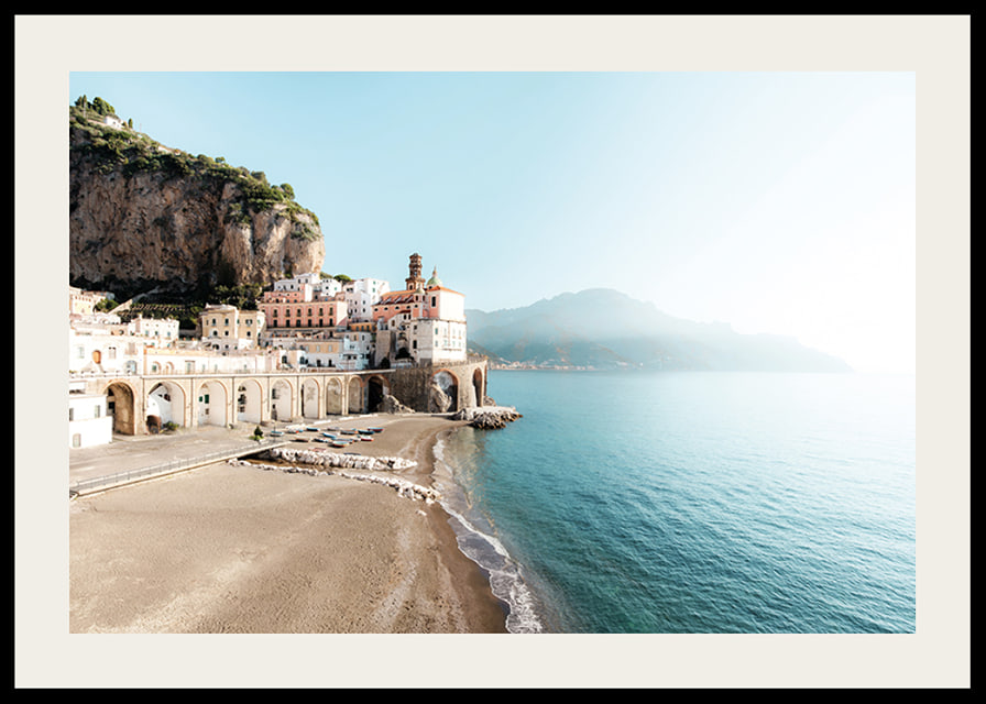 Poster med ett fotografi på en italiensk by på Amalfikusten-12