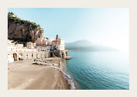 Poster med ett fotografi på en italiensk by på Amalfikusten-3