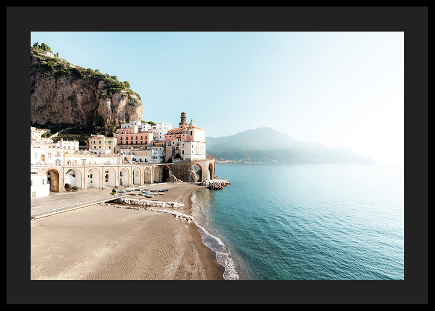 Poster med ett fotografi på en italiensk by på Amalfikusten-12
