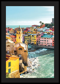 Poster med ett färgstarkt fotografi på Vernazza vid kusten-4