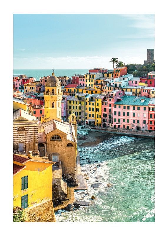 Poster cu o fotografie colorată a lui Vernazza de pe coastă-12