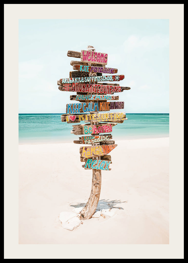 Poster med en skylt på en strand för surfare-12