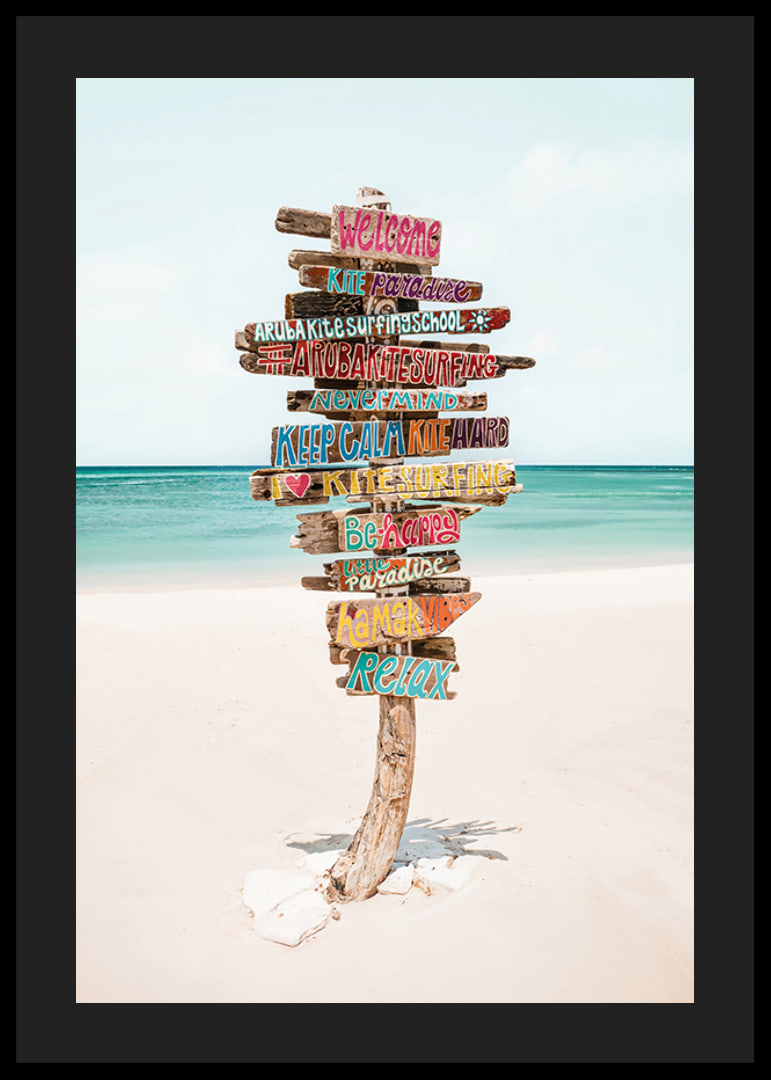 Poster med en skylt på en strand för surfare-12