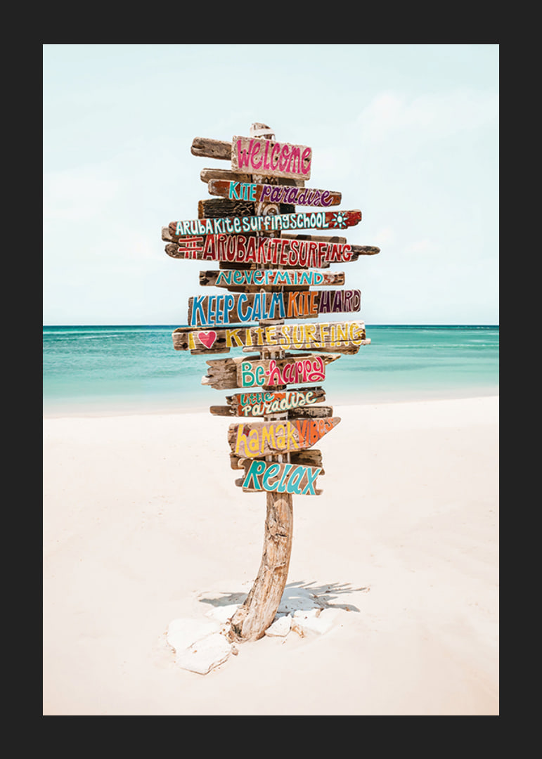 Poster med en skylt på en strand för surfare-12