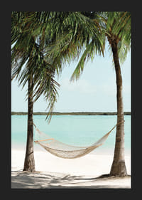 Plakat med et fotografi av en hengekøye mellom to palmer på en vakker strand-5