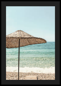Affiche avec une photographie d'un magnifique parasol au bord d'une plage-4