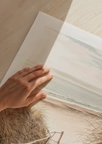 Poster med ett fotografi på en sandig stig genom sanddyner-9