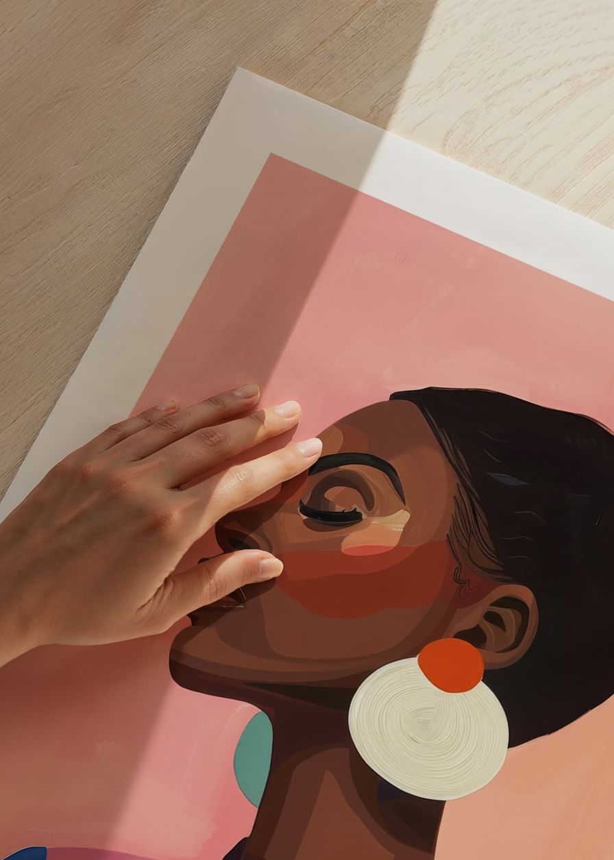 Poster mit einem farbenfrohen Gemälde einer Frau in geblümter Kleidung-12