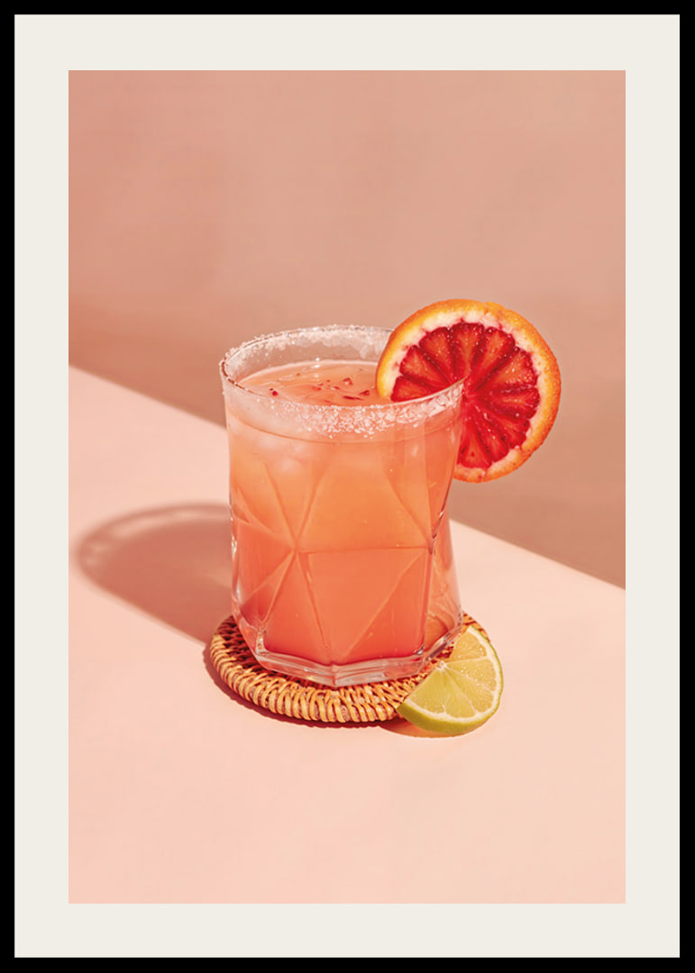 Poster med ett foto på en sofistikerad Paloma Cocktail-12