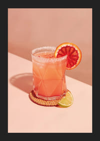 Poster med ett foto på en sofistikerad Paloma Cocktail-5