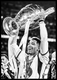 Jude Bellingham lifts the trophy after winning the champions league 2024-2