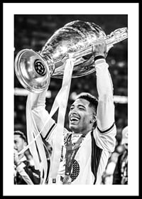 Jude Bellingham lifts the trophy after winning the champions league 2024-0