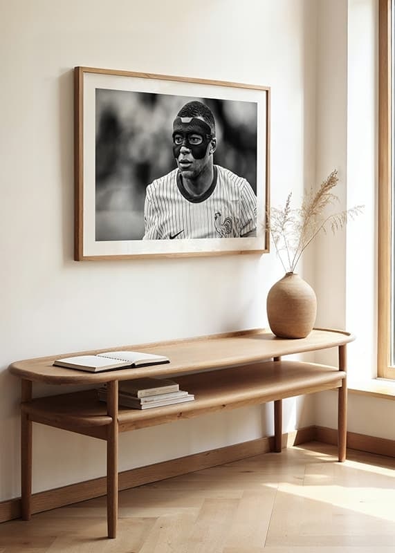 Kylian Mbappé svartvit liggande porträttbild-12