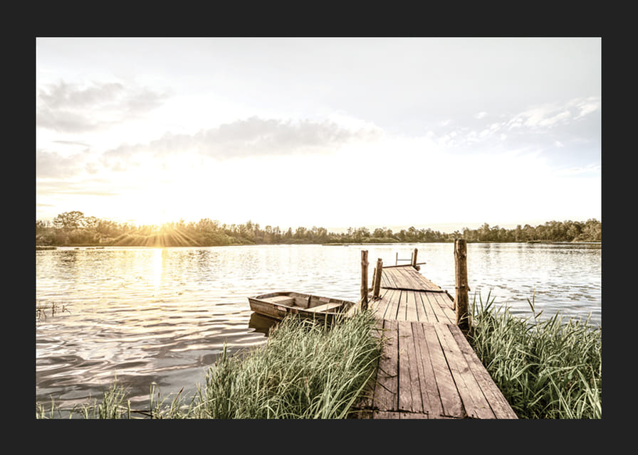 Affisch med en stillsam morgonstund vid en sjö i soluppgång-12