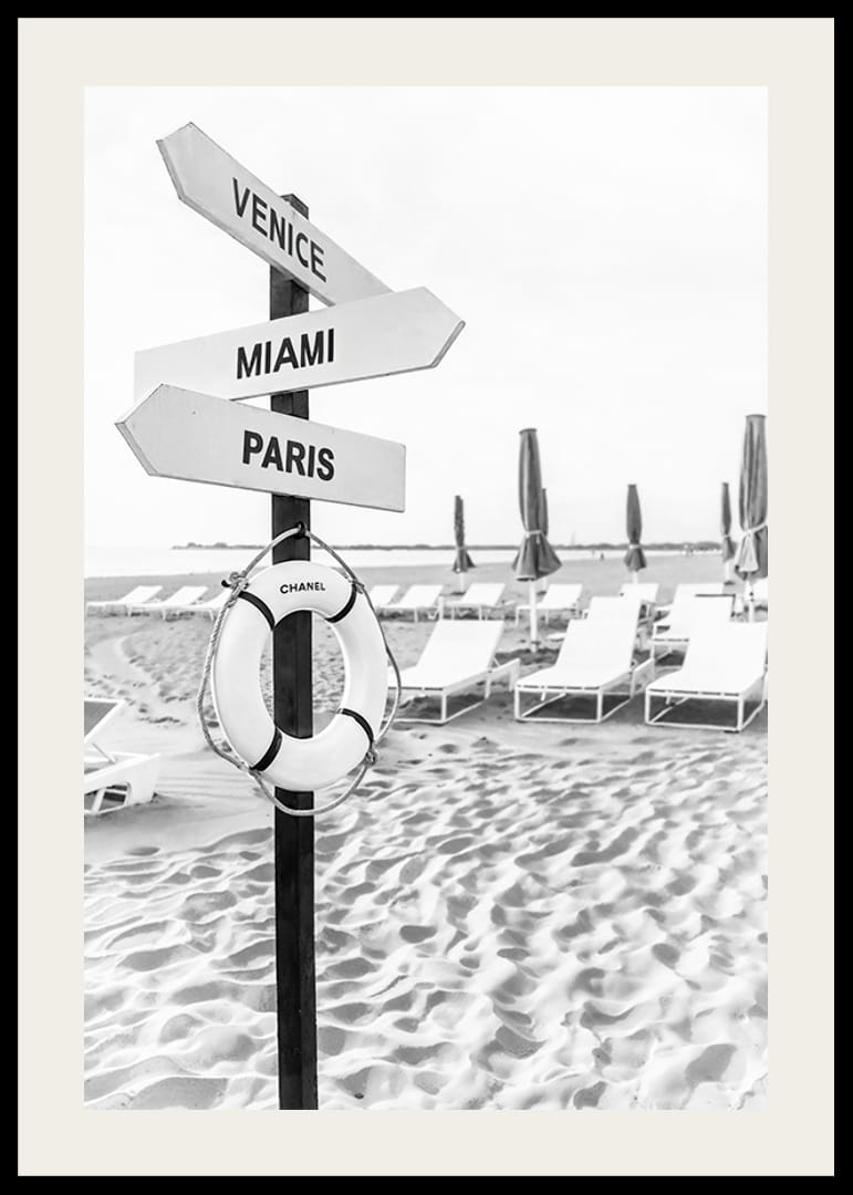 Svartvit affisch med en skylt med lyxiga destinationer-12