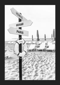 Svartvit affisch med en skylt med lyxiga destinationer-5