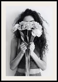 Póster mujer flores pulsera Coco Chanel-2