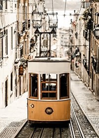 Poster con un tram a Lisbona-7