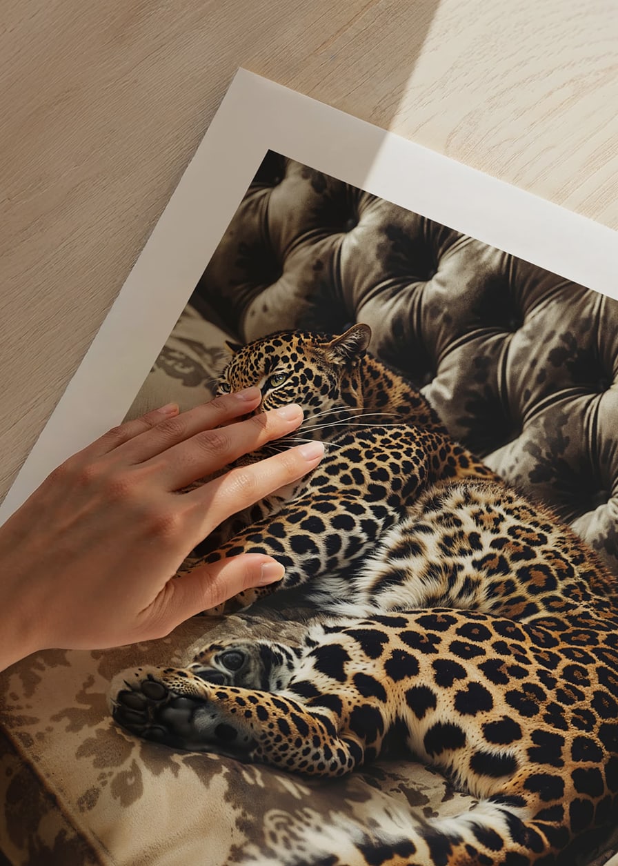 Affisch med en leopard i en soffa-12