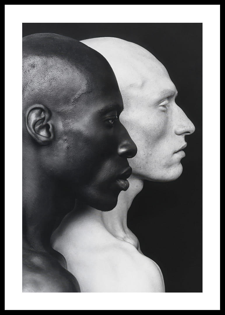 Poszter egy fekete-fehér férfi fényképével, amely az egységet és a különbséget szimbolizálja-12